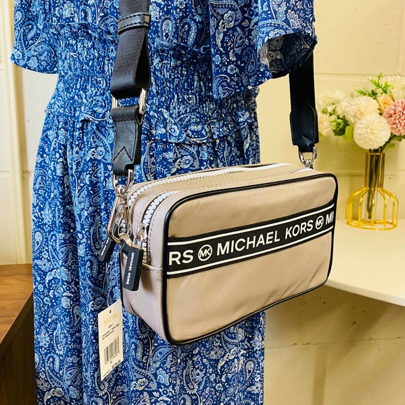 Michael Kors 35H9SY9C5C Small Camera Crossbody Shoulder Bag IN PEARL GREY - Picture 8 of 8